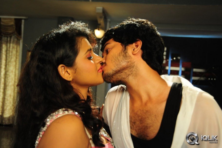 Amma Nanna Oorelithe